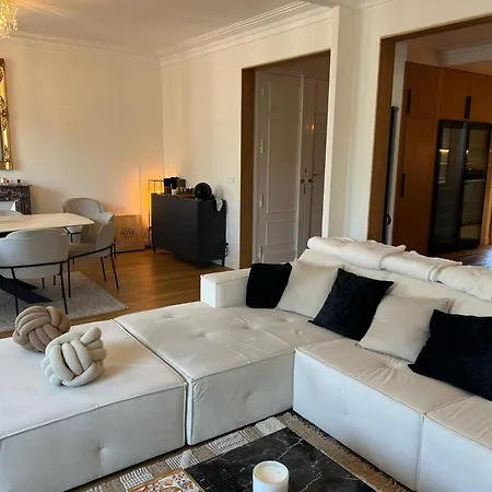 L'elegance A La Parisienne * باريس