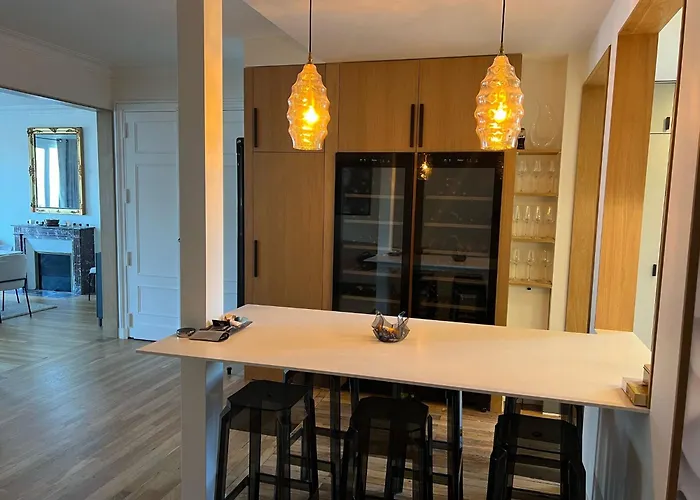 L'elegance A La Parisienne *