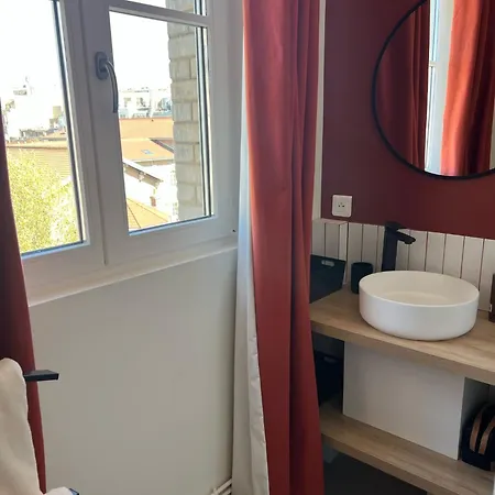 L'elegance A La Parisienne *